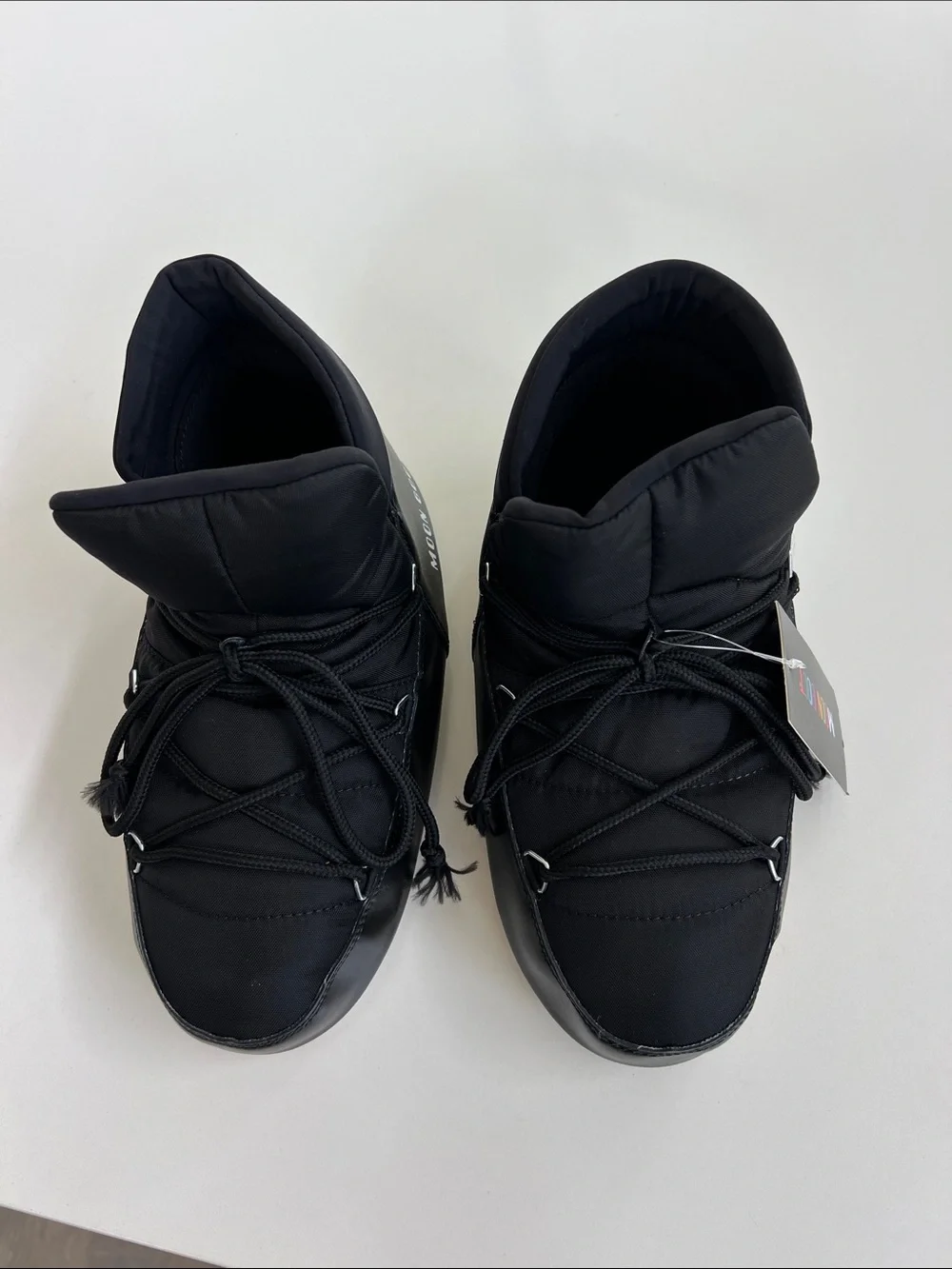 Moon Boot new tag